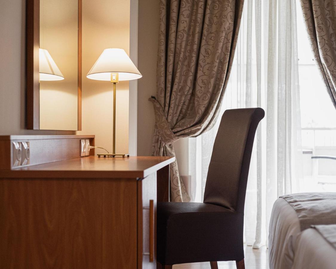 Acropolis Select Hotel Athena Bagian luar foto